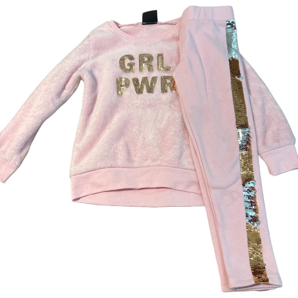 Pink Girls' Two-Piece Loungewear Set with Gold Sequin Accent